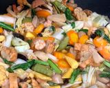 Foto langkah ke 4 dari resep Cap cay goreng.