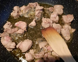 Foto del paso 2 de la receta: Pavo en salsa con patatas