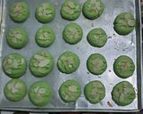 Foto langkah ke 6 dari resep Cookies Maizena Pandan Almond.