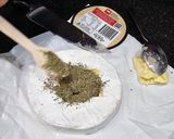 صورة لخطوة 4 من وصفة بف باستري بالنقانق وجبن البري Brie cheese بطريقة مختلفة