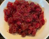 Une image de l'étape 6 de Meatloaf et sauce aux canneberges.