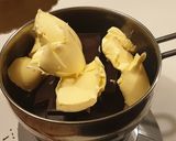 Foto del passaggio 1 della ricetta Tortino di cioccolato extra fondente ai lamponi