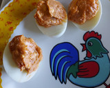 Foto del paso 3 de la receta: Huevos rellenos de bonito en tomate (rec. de aprovechamiento)