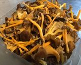 Une image de l'étape 1 de Poêlée de chanterelles à l oignon de roscoff et romarin frais.