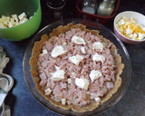 Foto del paso 2 de la receta: Tarta abierta de harina de espelta rellena de jamón y queso