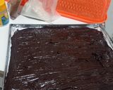 Foto langkah ke 4 dari resep Dark Chocolate Mousse Cake.