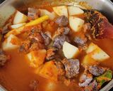 Foto langkah ke 5 dari resep Kare Daging dan Kentang.