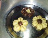 A picture of step 2 of Flowers cookies.