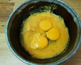 รูปขั้นตอนการทำที่ 2 ของ ไข่เจียวพริกแกงกะเพรา keto