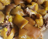 Foto del paso 2 de la receta: Paella con manitas de cerdo, níscalos y coliflor
