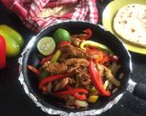 Foto langkah ke 8 dari resep Chicken Fajitas ft Tortilla.