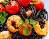 Squid Ink Spaghetti With King Prawns, Vine Tomatoes & Chilli recipe step 5 photo