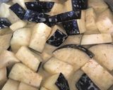 รูปขั้นตอนการทำที่ 4 ของ แกงเขียวหวานไก่ ใส่มะเขือม่วง(aubergine)