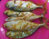 Foto langkah ke 1 dari resep Kembung Goreng Bumbu Kuning.