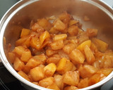 Foto del paso 2 de la receta: Triángulos de hojaldre con piña y mango