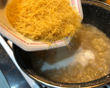 Foto del paso 2 de la receta: Sopa de cocido con huevo poché