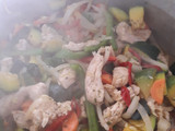 Fideos con verduras y pollo
