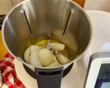 Foto del paso 1 de la receta: Cebolla caramelizada en modo alta temperatura con el robot MyCook Next