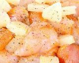 Foto del paso 3 de la receta: Pollo al horno con papa y cebolla