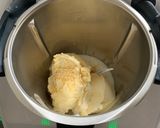 A picture of step 2 of Vanilla milkshake with roasted strawberries.