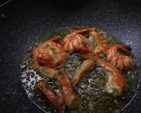 Foto langkah ke 2 dari resep Caramelized Butter Garlic Prawn #FingerLickingGewd.