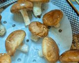 (菇王松露醬油) 氣炸鍋烤香菇&鴻喜菇的食譜步驟4照片