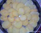 Foto del passaggio 2 della ricetta Filetti di Branzino in crosta di frutta secca con patate "Sabbiate"