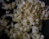 Foto del paso 3 de la receta: Tarta de manzanas con crumble de nueces Sin manteca