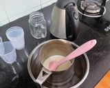 Hình bước làm 2 của món Sữa chua úp ngược