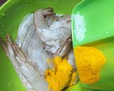 Gambar langkah 2 resipi Udang Goreng Kunyit.