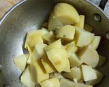 A picture of step 1 of Restaurant Style Aloo Matar.