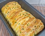 Foto langkah ke 5 dari resep Garlic Butter Bread.