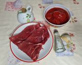 Foto del passaggio 1 della ricetta Carne alla pizzaiola con aglione