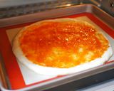 Foto langkah ke 4 dari resep Pizza Mushroom Olive Mozzarella.