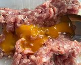 รูปขั้นตอนการทำที่ 1 ของ สปาเกตตี้หมูก้อนซอสมะเขือเทศราชินีและโหระพา🌶️🧄