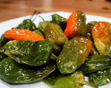 Foto del paso 2 de la receta: Pimientos del padrón en air fryer