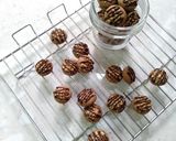Foto langkah ke 5 dari resep Cookies Cokelat Kacang.