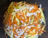 Foto del paso 2 de la receta: Tallarines con verduras y pollo