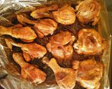 Sült csirke alsó-felső combok hagymás krumplival🍗👌 recept fázis 5 fotója