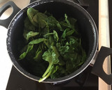 Foto del paso 1 de la receta: Tortellini verde caseros de salmón y salsa de calabaza