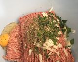 A picture of step 1 of Greek style home burgers.