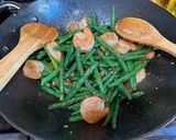 A picture of step 3 of Stir-Fried Green Beans with Shrimp.