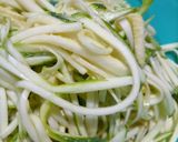 Foto del paso 2 de la receta: Fideos de Zucchini ("Falsa pasta" - NO contiene harina)
