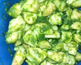 A picture of step 3 of Green chutney Aloo.