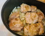 Foto del paso 3 de la receta: Contramuslos de pollo en salsa de berenjena, calabaza y curry
