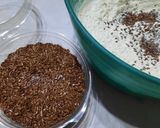 Foto del paso 3 de la receta: Pancitos con salame y semillas