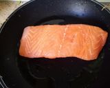 Foto del paso 1 de la receta Salmón en salsa de mantequilla