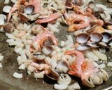 Foto del paso 3 de la receta Paella de marisco