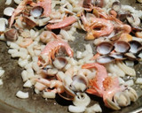 Foto del paso 3 de la receta: Paella de marisco