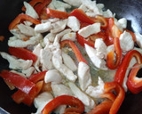 Foto del paso 2 de la receta: Pasta con pollo y alcachofas